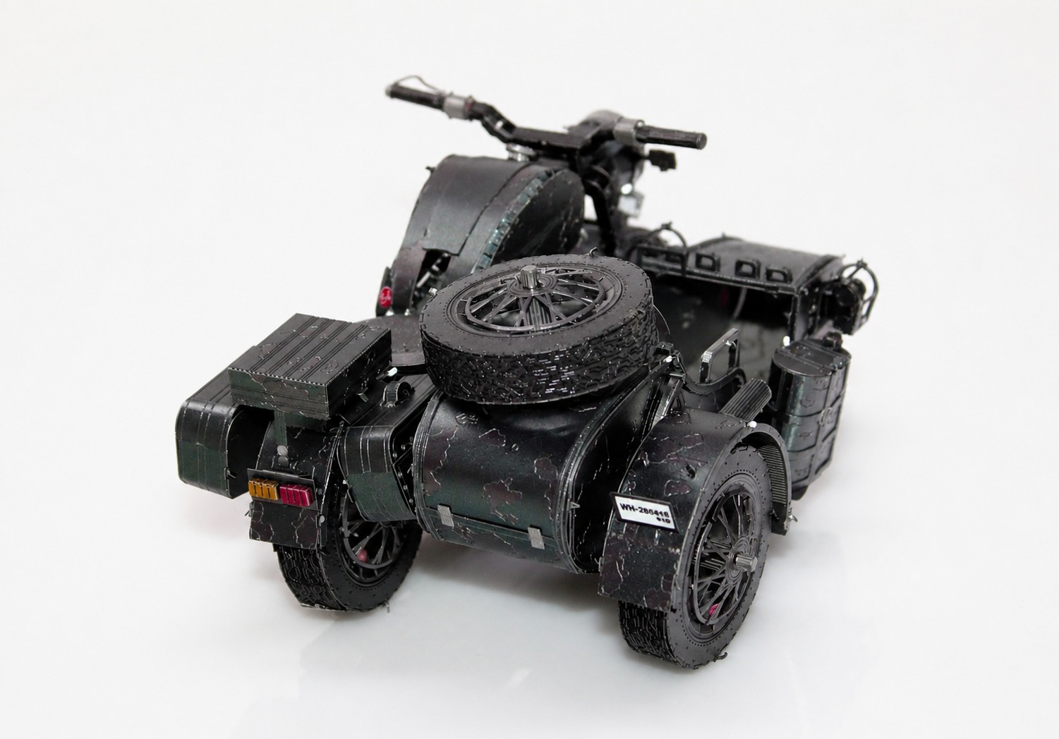 Model of a motorcycle with a sidecar, featuring detailed wheels and accessories.