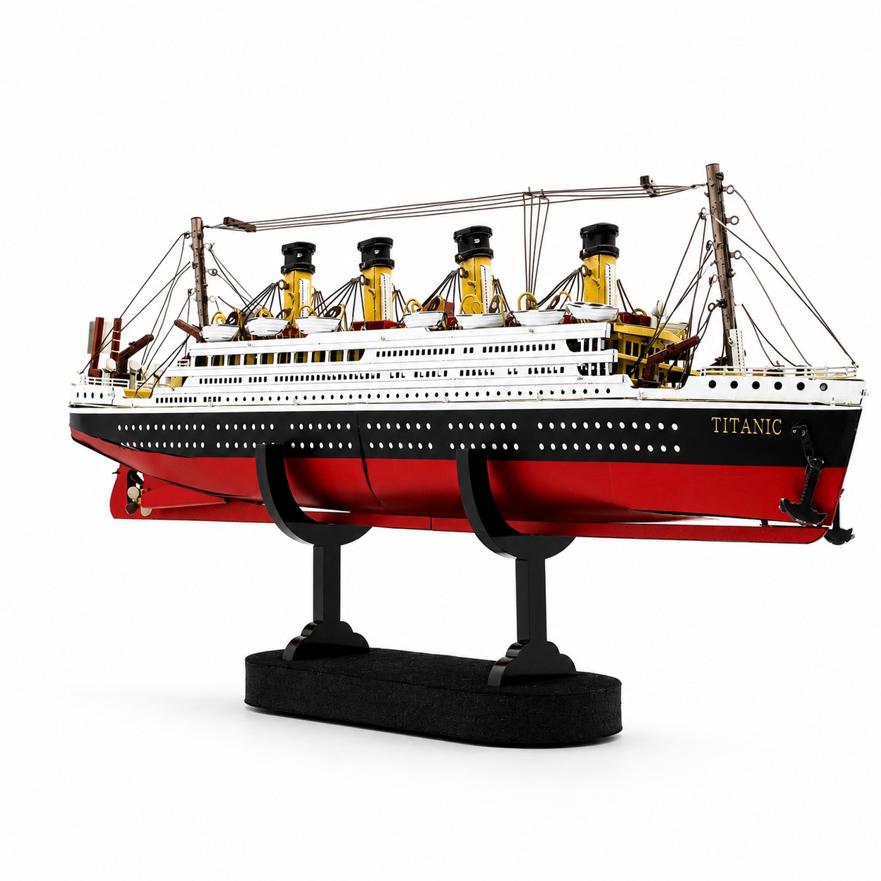 Model of the Titanic ship with detailed structures and colors
